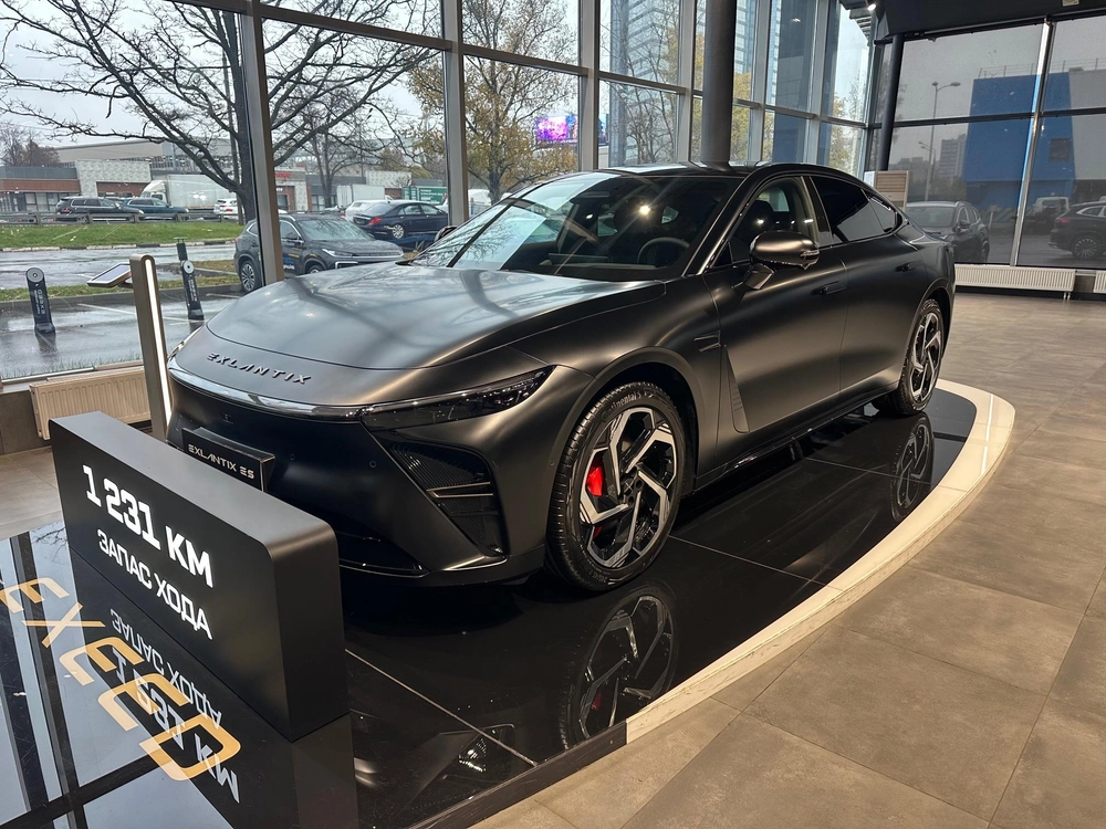 EXEED EXLANTIX ES Base 1.5hyb AT 4WD (469 л.с.)