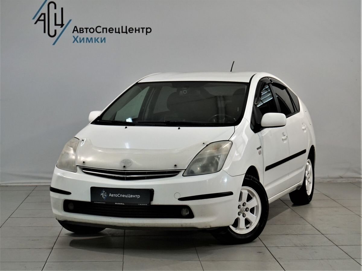 Toyota Prius Base 1.5hyb AT (76 л.с.)