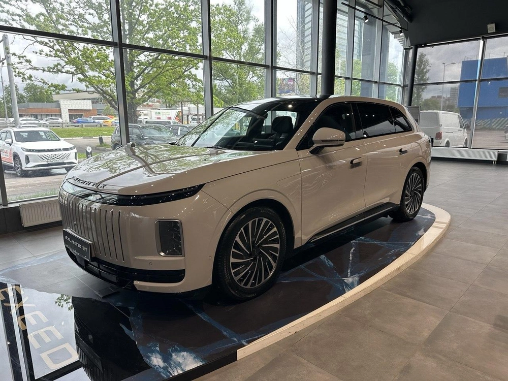 EXEED EXLANTIX ET Top 1.5hyb AT 4WD (469 л.с.)