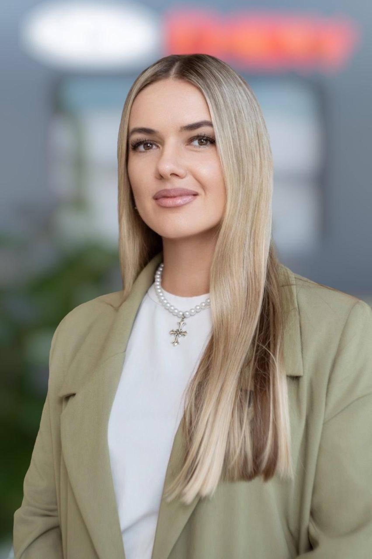 Анна Базанова