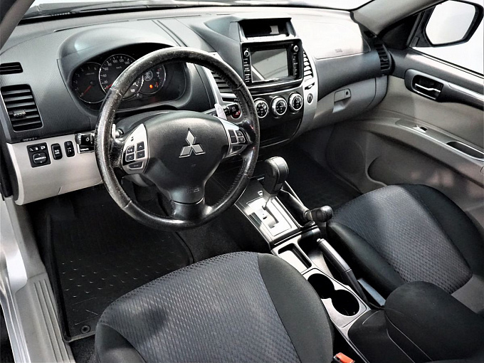 Mitsubishi Pajero Sport 2015 2.5d AT 4WD (178 л.с.) Серый 57050773 фото 10