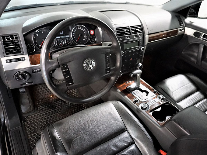 Volkswagen Touareg 2010 3.0d AT 4WD (240 л.с.) Чёрный 62101625 фото 8