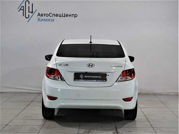 Hyundai Solaris 2014 1.6 MT (123 л.с.) Белый 66261205 фото 8