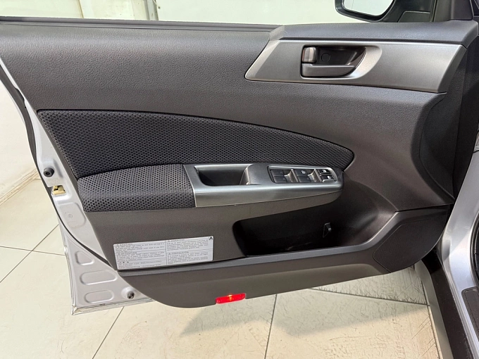 Subaru Forester 2011 2.0 MT 4WD (150 л.с.) Серебристый 83731641 фото 16