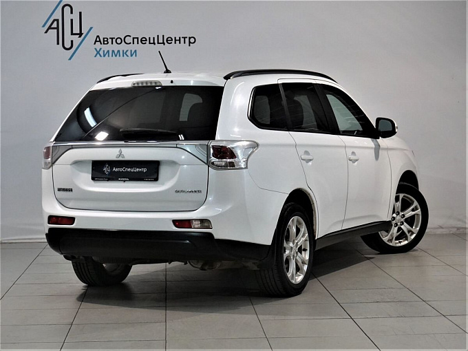 Mitsubishi Outlander 2012 2.0 CVT 4WD (146 л.с.) Белый 60648416 фото 6