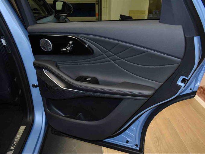 EXEED RX Platinum 2.0 AMT 4WD (249 л.с.) Небесный голубой фото 16