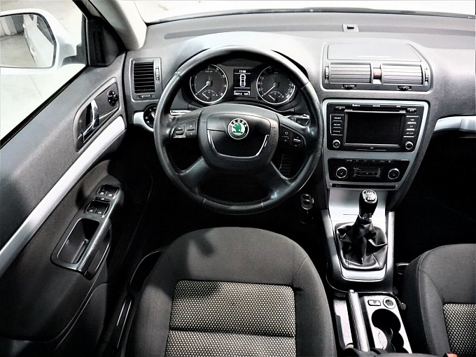 Skoda Octavia 2011 1.8 MT 4WD (152 л.с.) Белый 68813858 фото 14