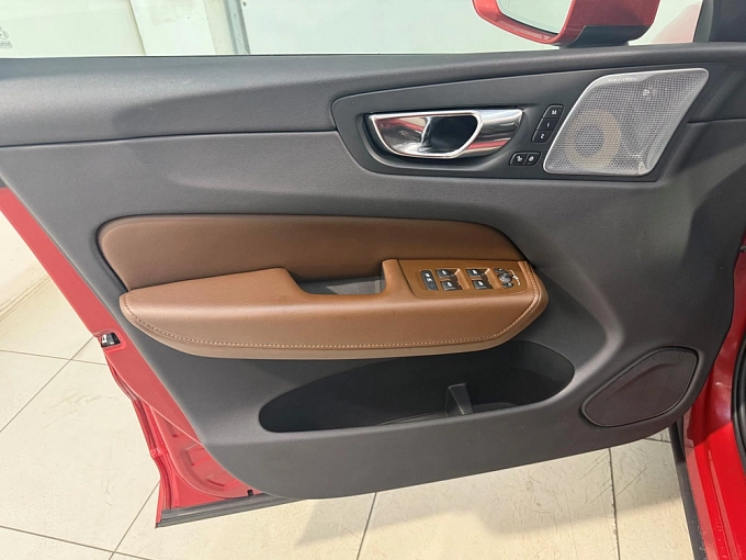 Volvo XC60 2018 2.0d AT 4WD (190 л.с.) Красный 84675836 фото 16