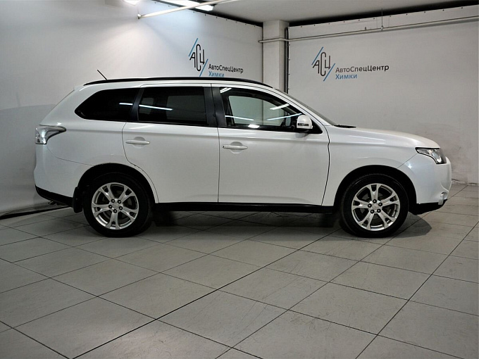 Mitsubishi Outlander 2012 2.0 CVT 4WD (146 л.с.) Белый 60648416 фото 7